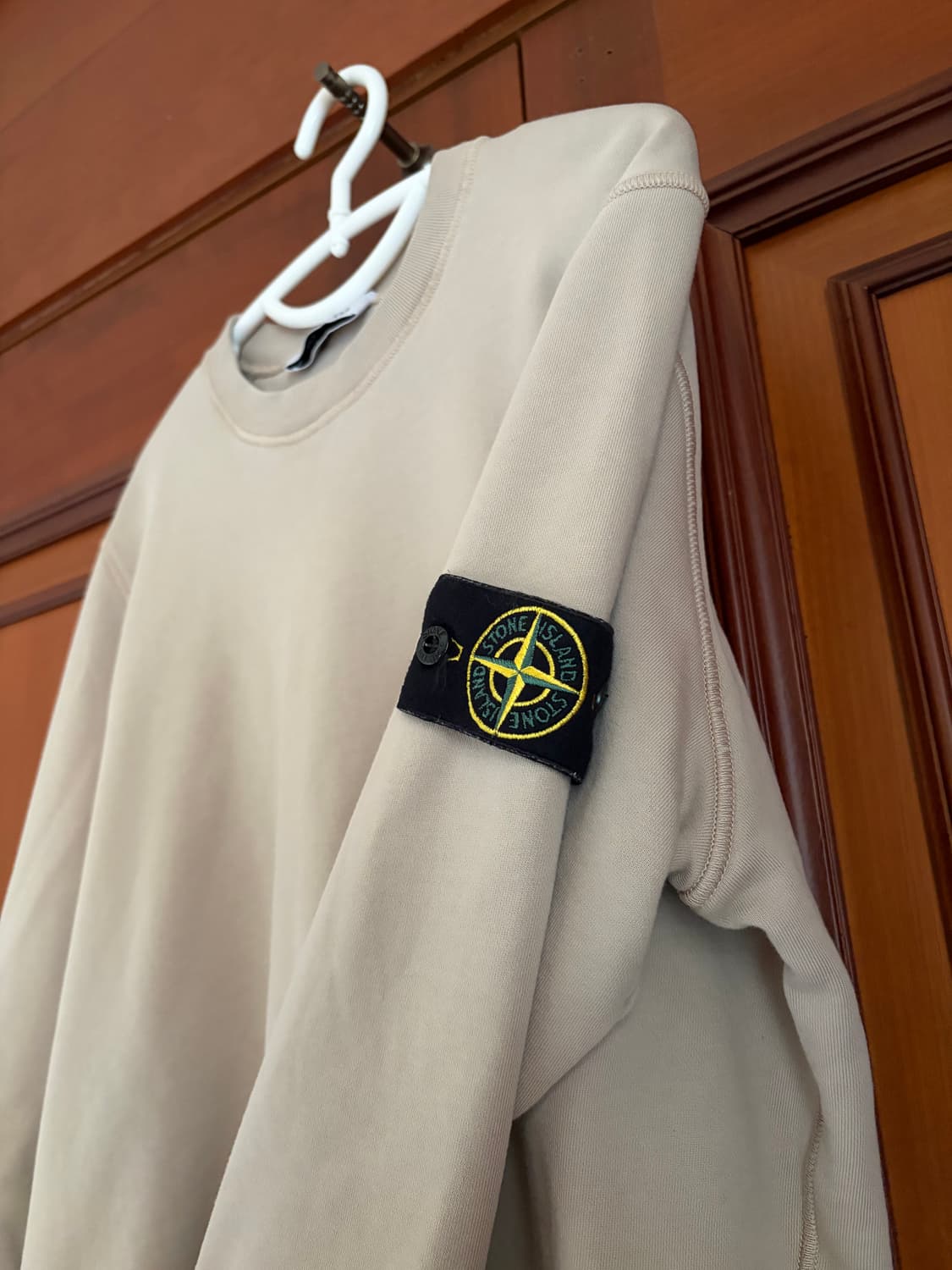스톤아일랜드 베이지 맨투맨 상품이미지3