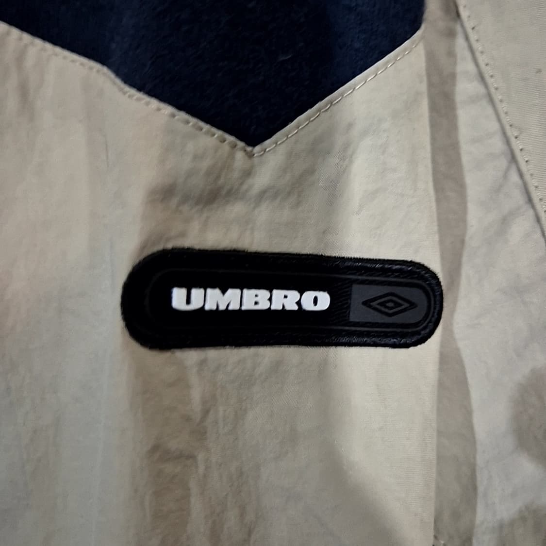 엄브로 빅로고 배색 바람막이 상품이미지5