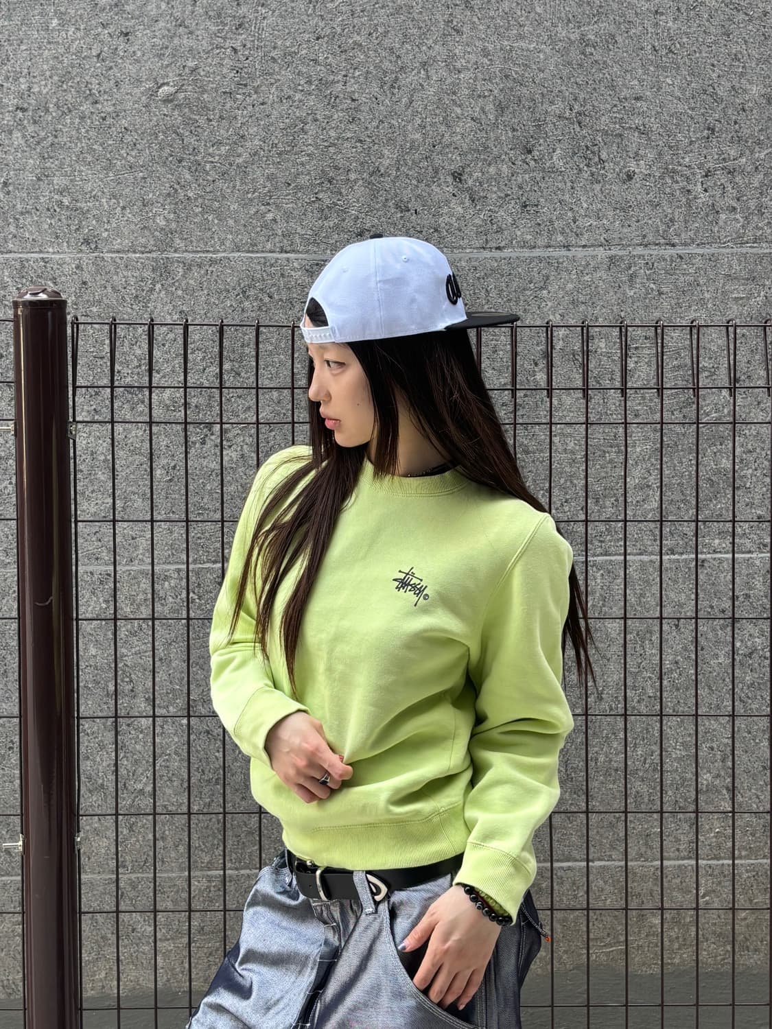 스투시 라임 백로고 맨투맨 상품이미지3