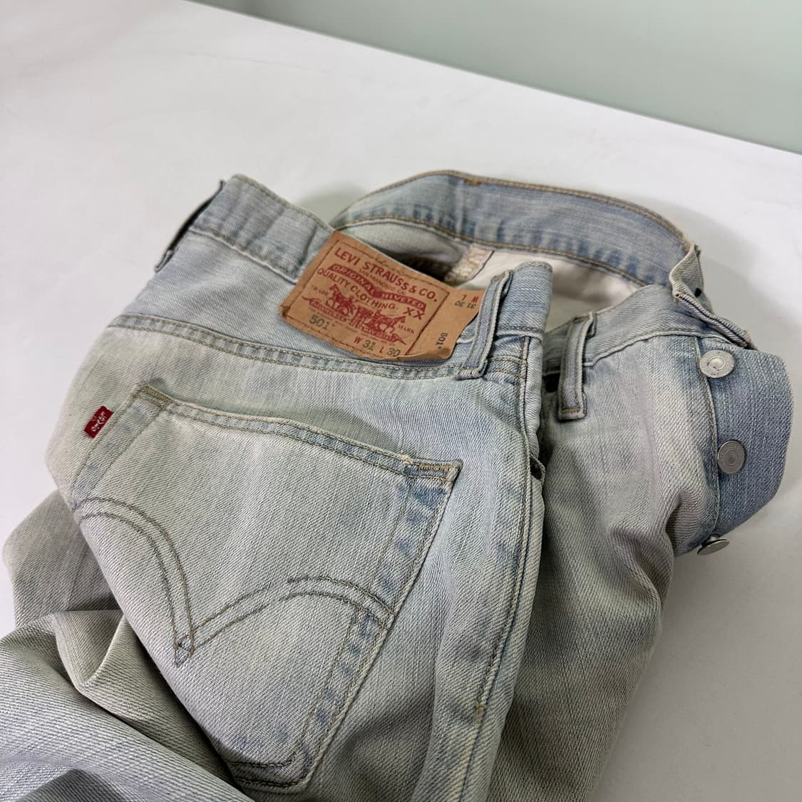 M 31 리바이스501 레귤러핏 녹워싱 버튼플라이 데님팬츠 상품이미지1