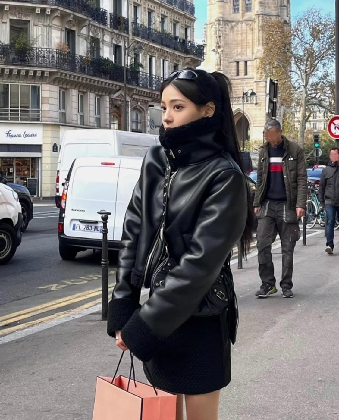 카키포인트 레더 블랙 크롭 무스탕 자켓 상품이미지1