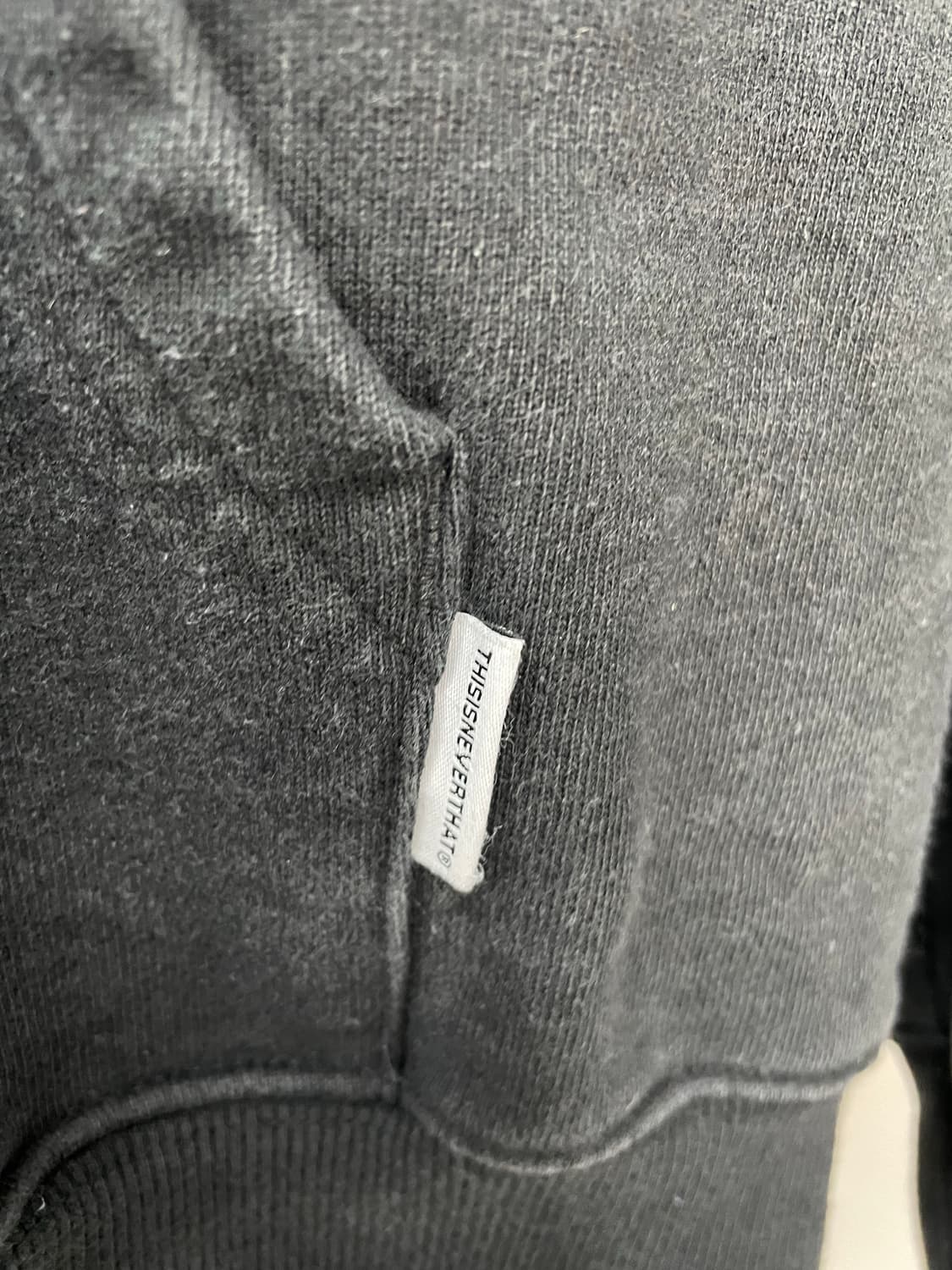 디스이즈네버댓 미드로고 블랙 후드티 H1202 상품이미지4