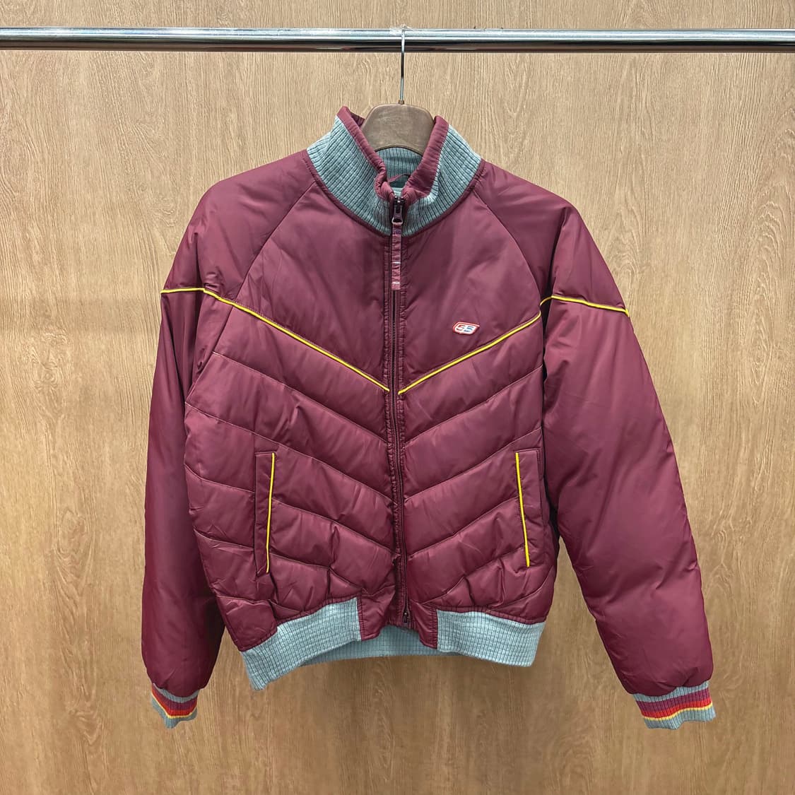 디젤 피프티파이브 패딩 점퍼 배색 라인 로고 자수 패치 레귤러핏 와인 상품이미지2