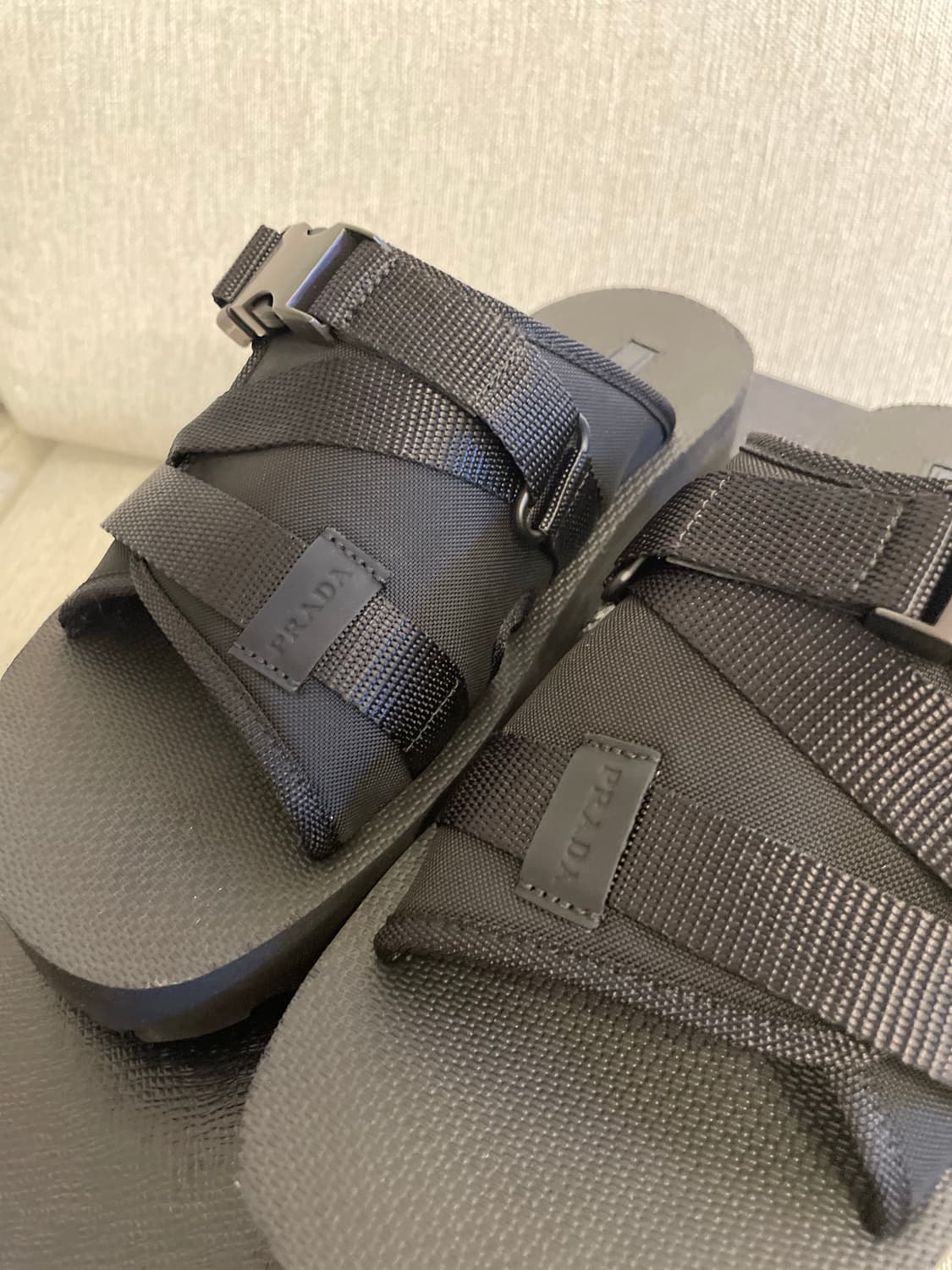 [새상품] 프라다 PRADA 나일론 샌들 블랙 (260mm) 상품이미지4