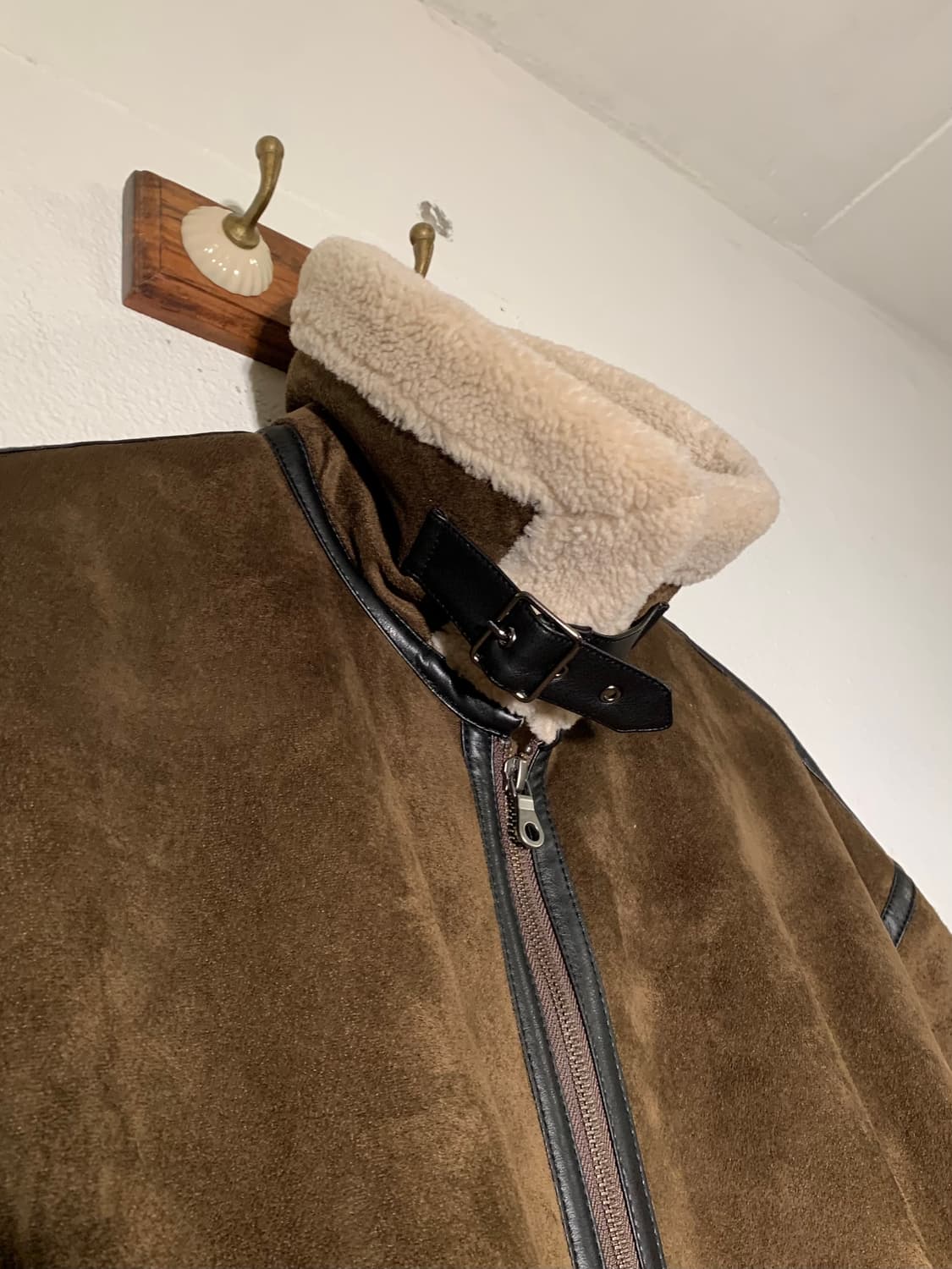 레이빔즈 B2 무스탕 자켓 상품이미지4