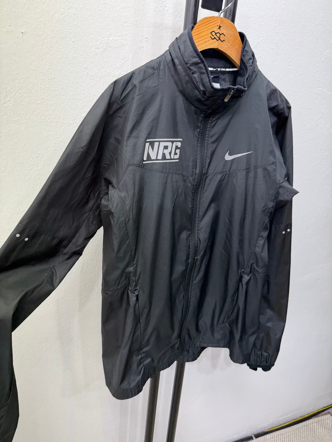 정품) 나이키 러닝 여성 NRG 블랙 바람막이 자켓 M 상품이미지2