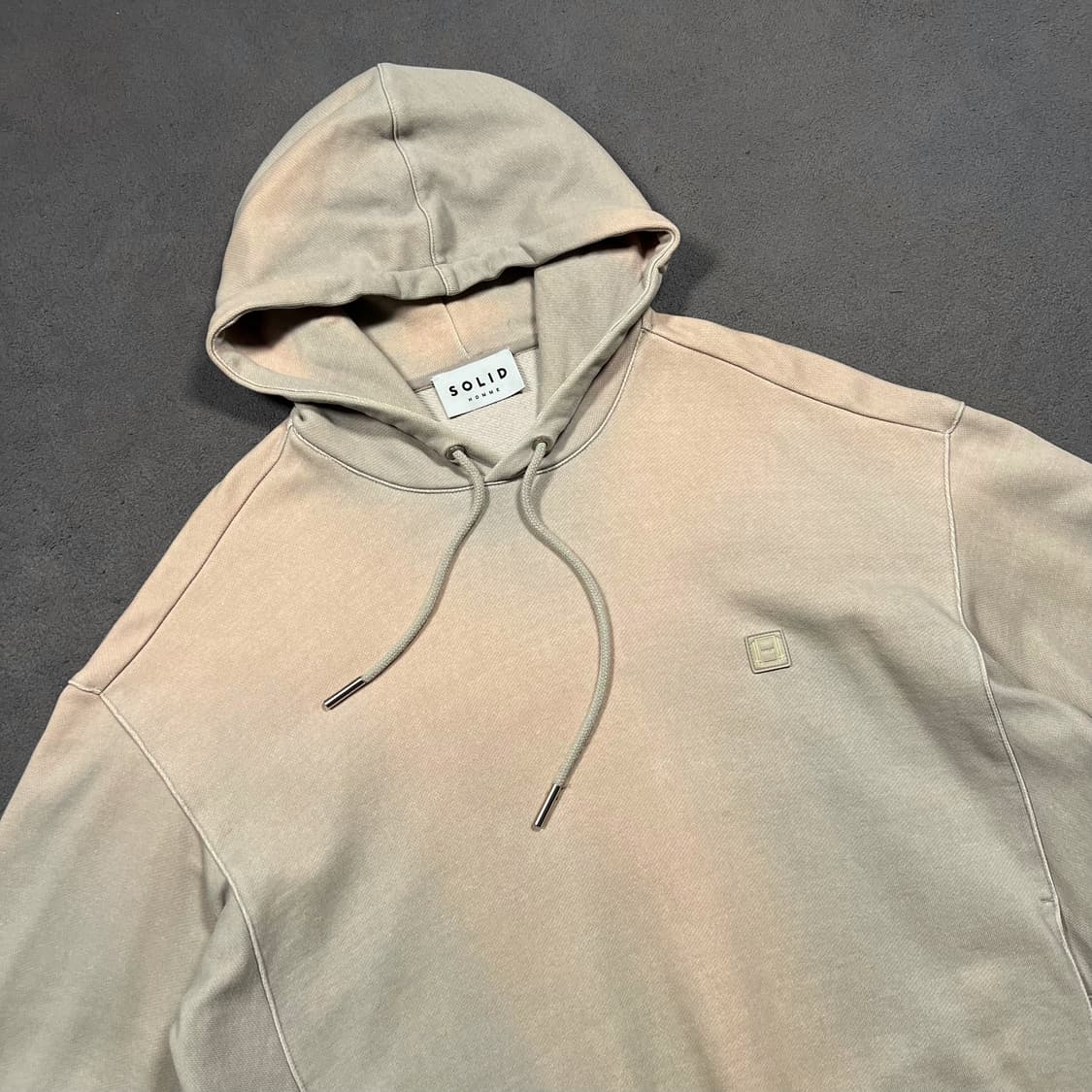 솔리드옴므 21SS 백로고 그레이 후드티 상품이미지3