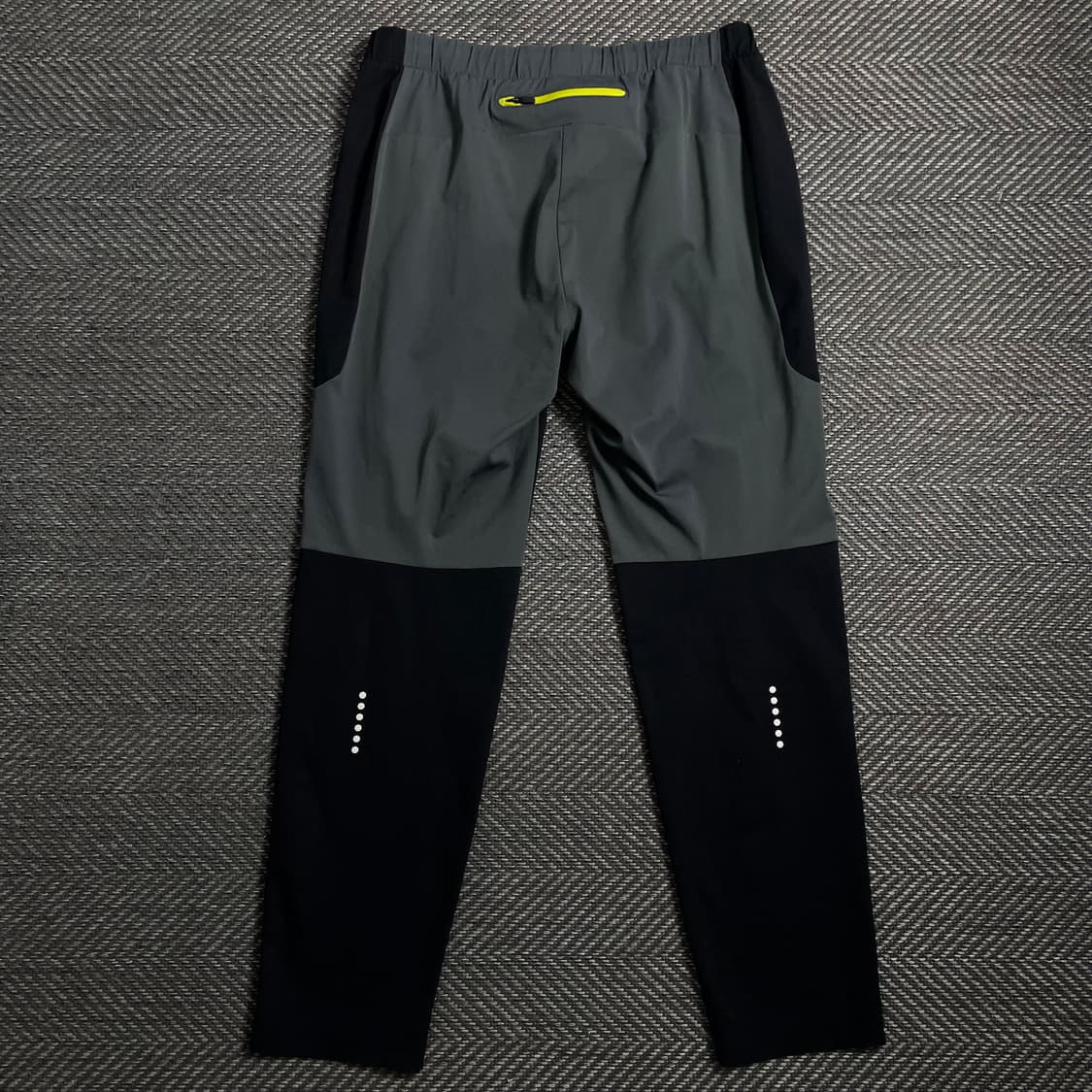 데상트 블랙 트레이닝 트래킹 팬츠 o 4046 상품이미지4