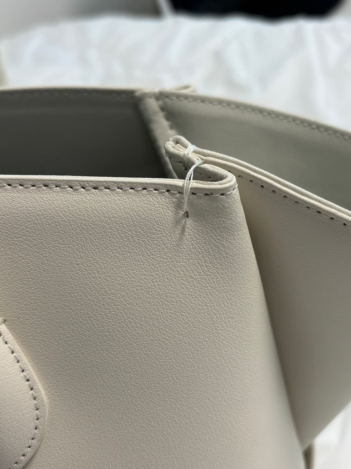 (1회 착용) 사르투 타이 숄더백 화이트 상품이미지9