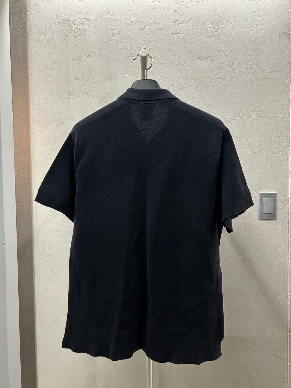 클럽모나코(CLUB MONACO) 솔리드옴므 블랙 반팔 셔츠 상품이미지3