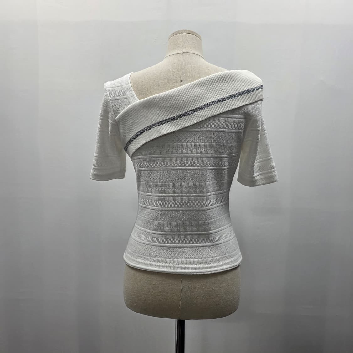 0034 EGOIST 에고이스트 오프화이트 오프숄더 니트 반팔 66 슬림 상품이미지2