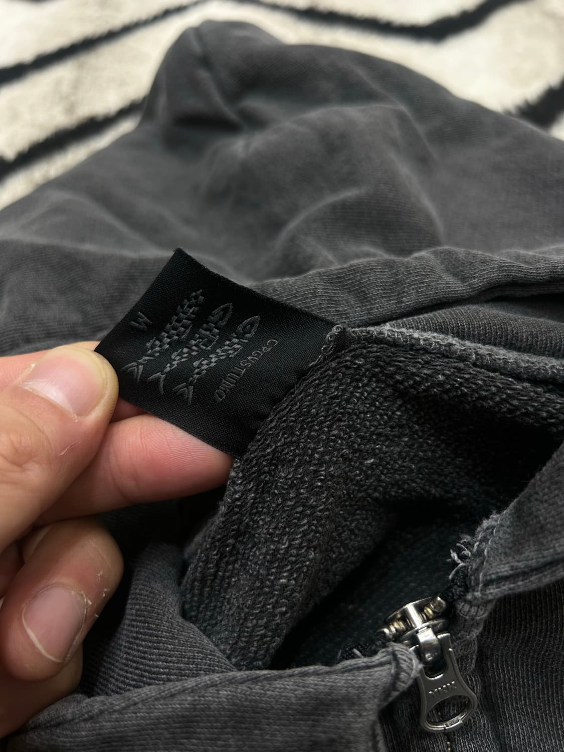 [M]꼼파뇨 크롭 2Way 플러터리 후드집업/스모크블랙 상품이미지5