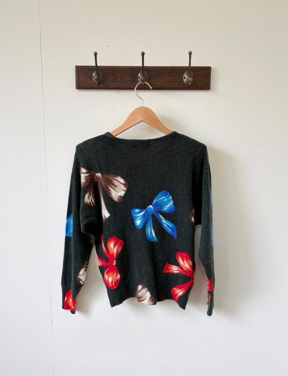 Chamois Royal 아트 리본스웨터 상품이미지3