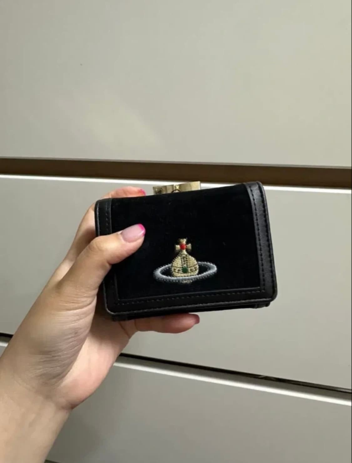 비비안웨스트우드 벨벳 반지갑 블랙 ORB 로고 상품이미지2