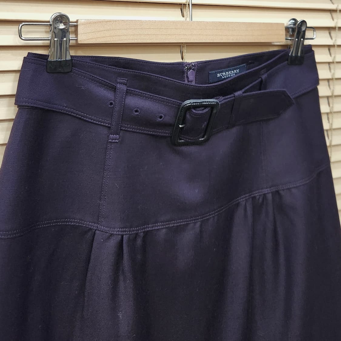(새상품)버버리 벨트 미니스커트 상품이미지2