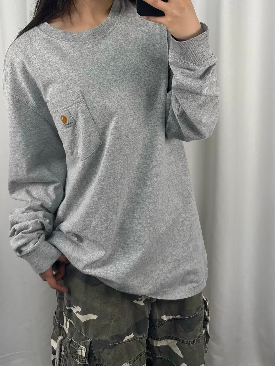 칼하트 포켓 그레이 롱슬리브 상품이미지3