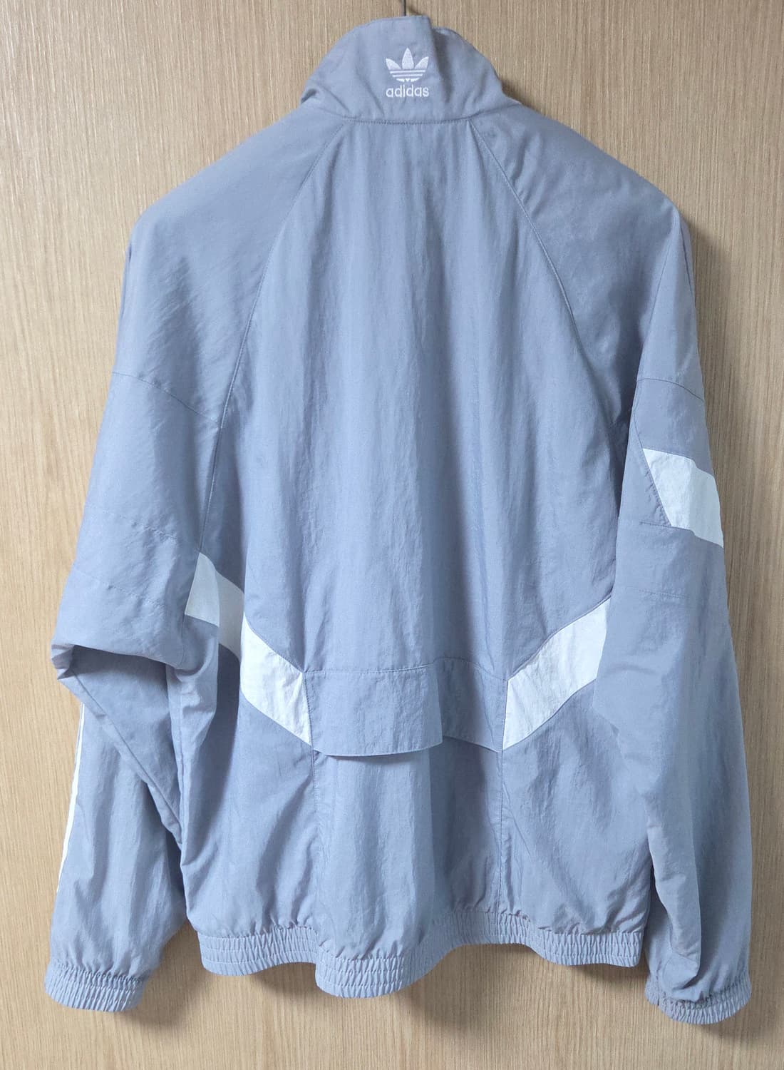 (착샷) 아디다스 바람막이 리카이브 우븐 헤일로 실버  상품이미지4