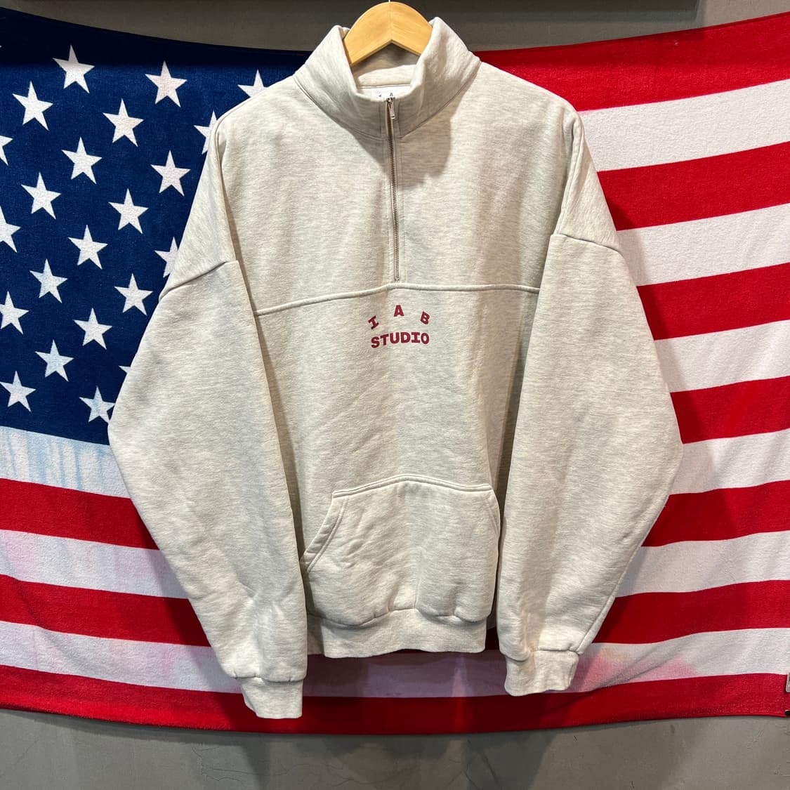 IAB 스튜디오 하프넥 맨투맨 상품이미지2