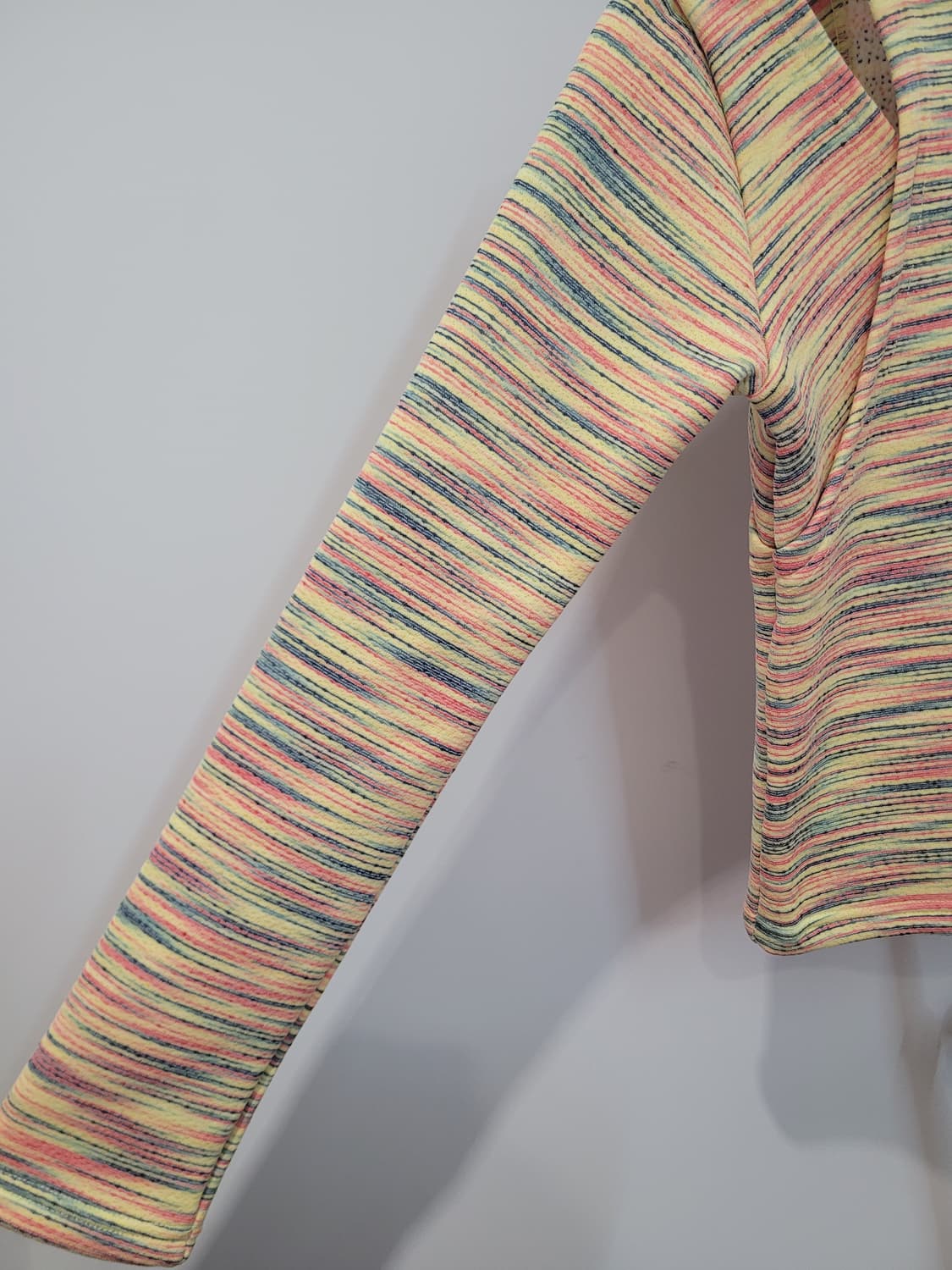 하이버넷 레인보우 더블 숄더 슬릿 하이넥 크롭 티셔츠 택달린새제품 상품이미지5