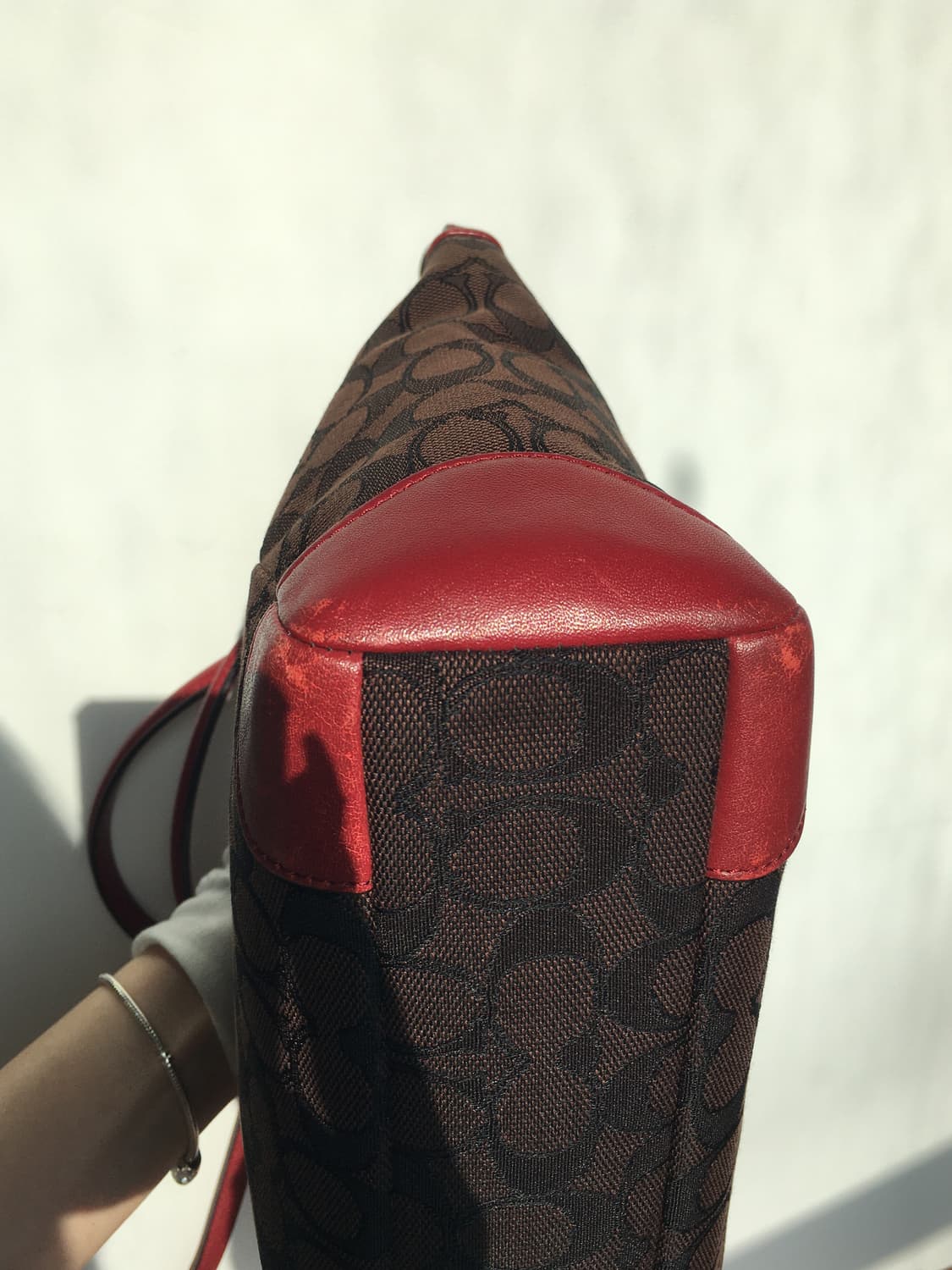 코치 켈시 아웃라인 시그니처 사첼백 레드 상품이미지6