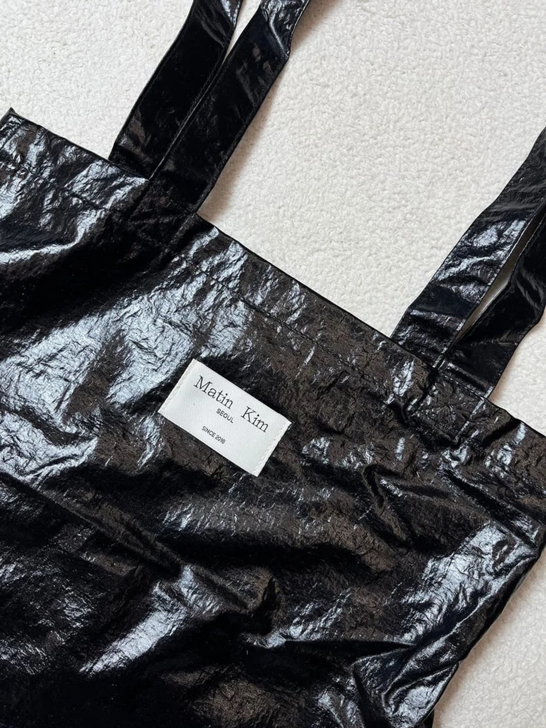 마뗑킴 새틴 시그니처 로고 에코백 Q1232 상품이미지4