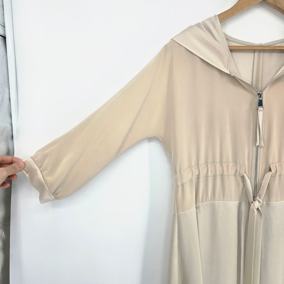 베이지 후드 지퍼 오픈형 원피스 상품이미지5