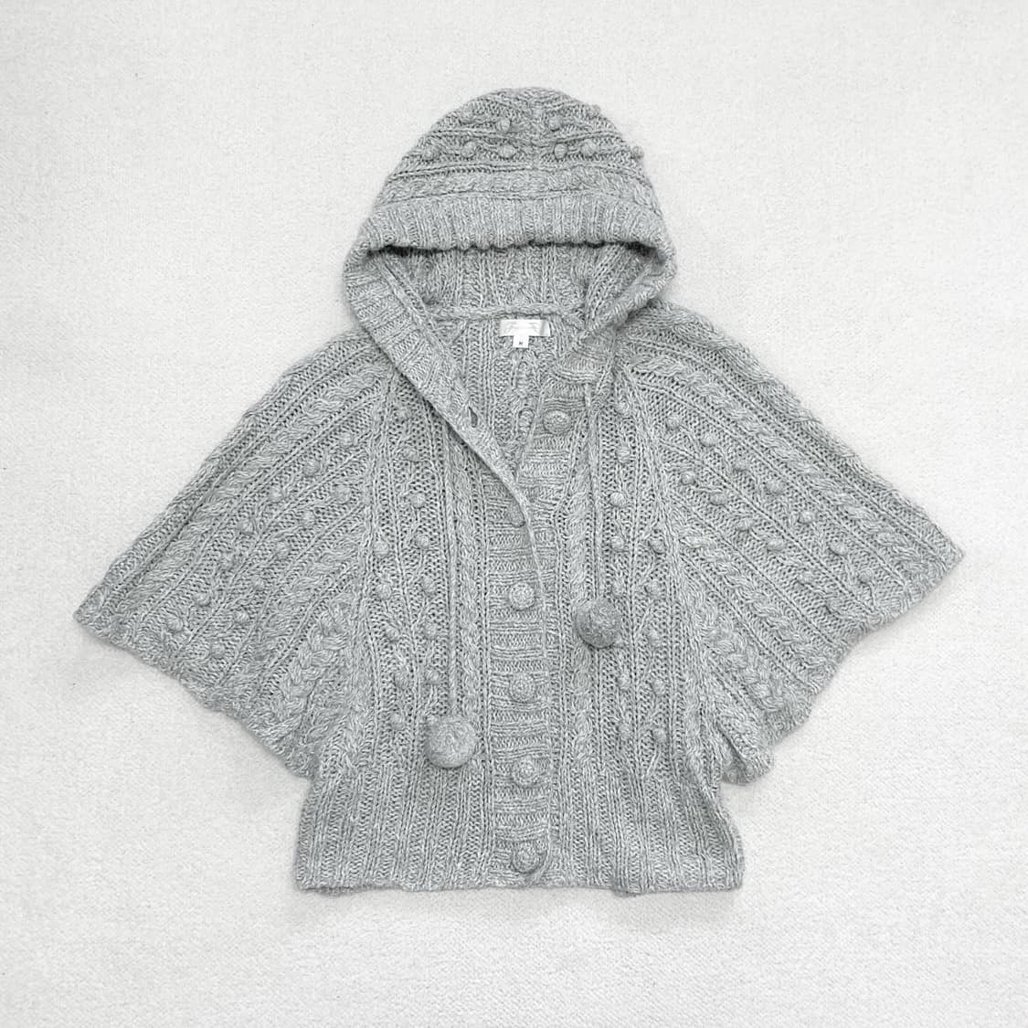 사와코 모리걸 연그레이 폼폼이 케이프 상품이미지1