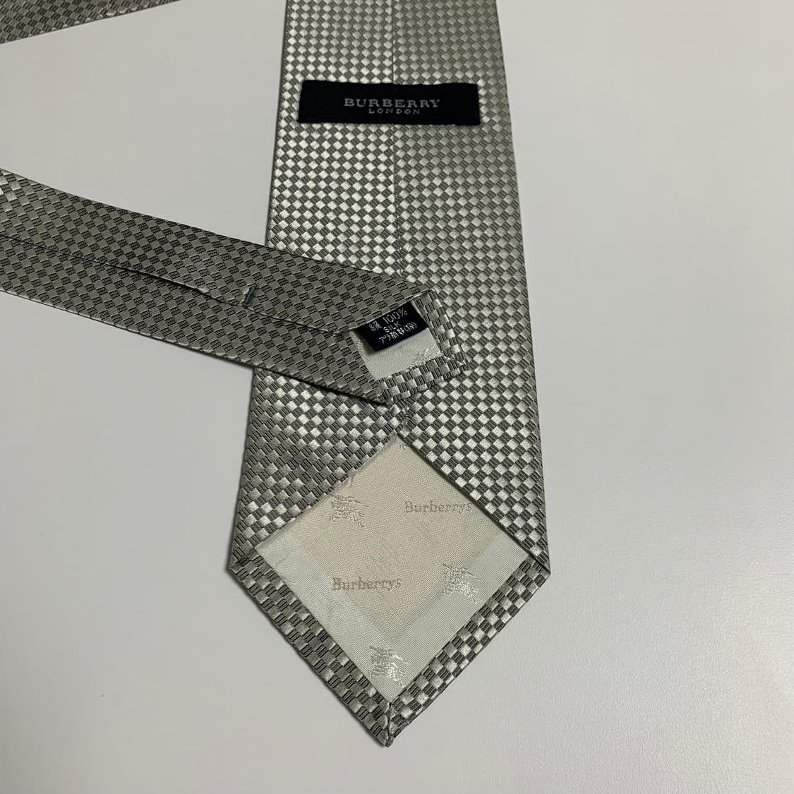 버버리(BURBERRY) 화이트컬러 체크넥타이 명품 100실크 A+등급 상품이미지6
