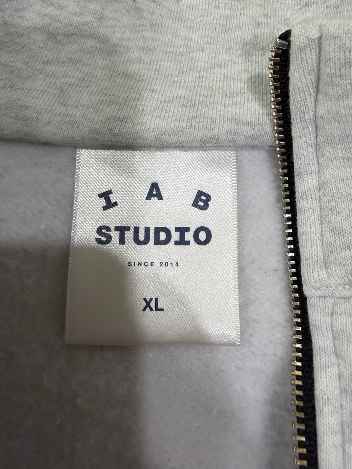 아이앱스튜디오 하프집업 맨투맨 상품이미지3