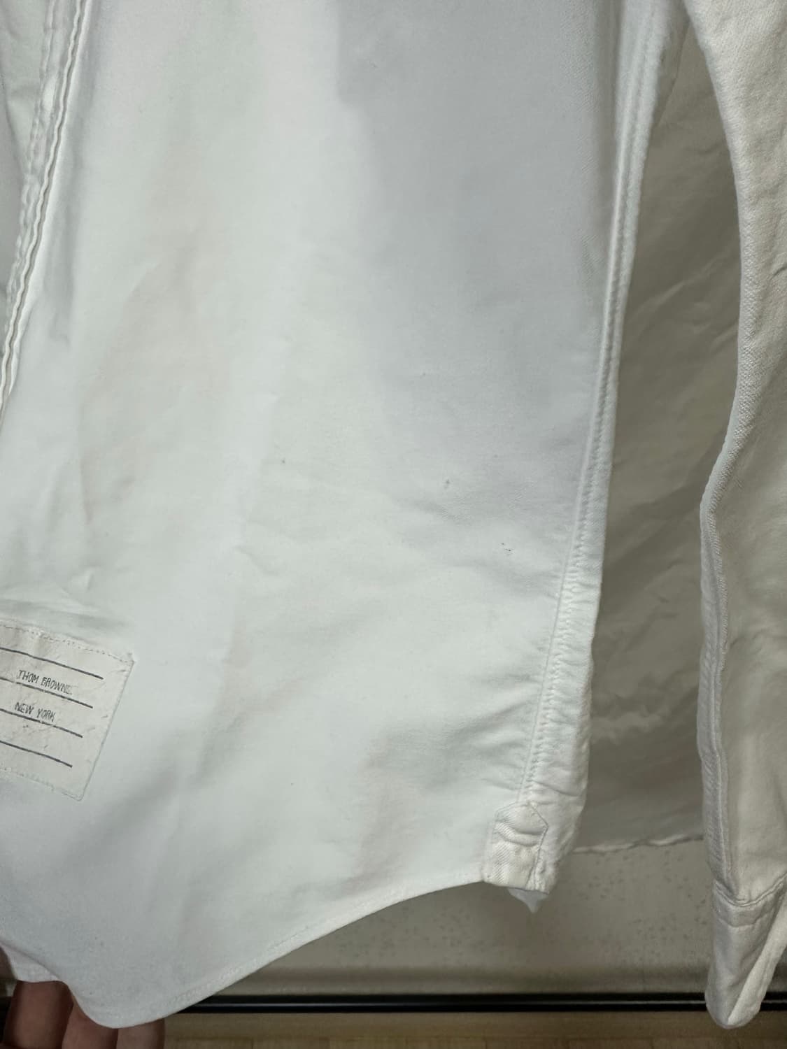 톰브라운 3선 완장 셔츠 화이트 (3) 상품이미지8