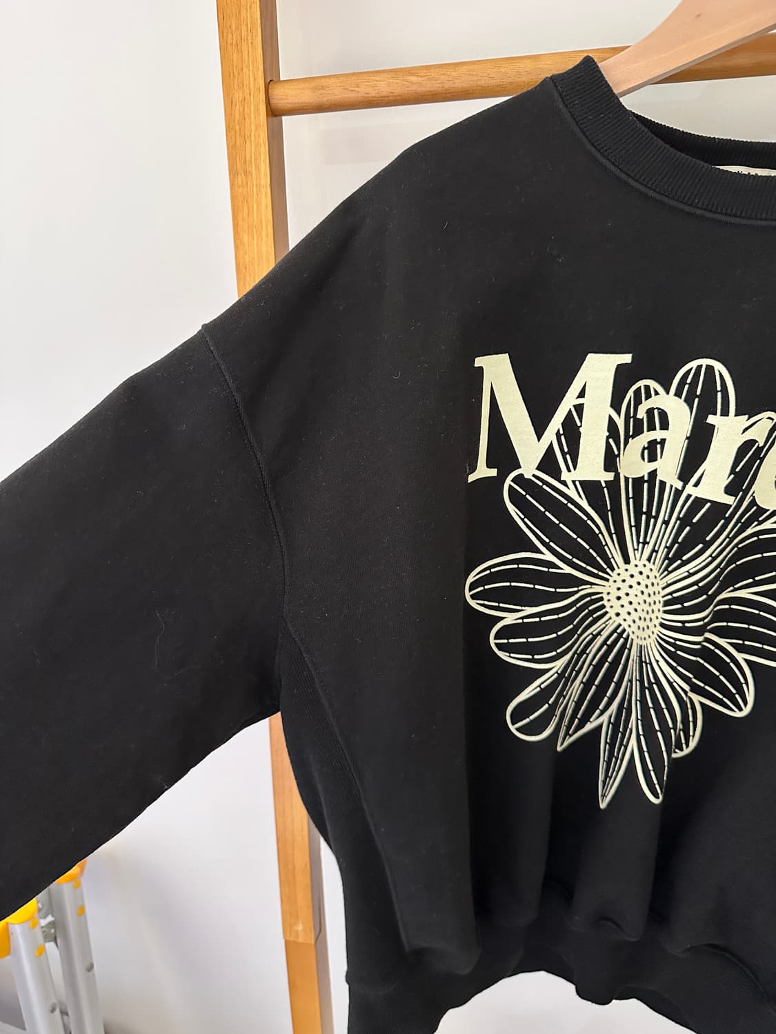 마르디 메크르디 블랙 맨투맨 상품이미지2