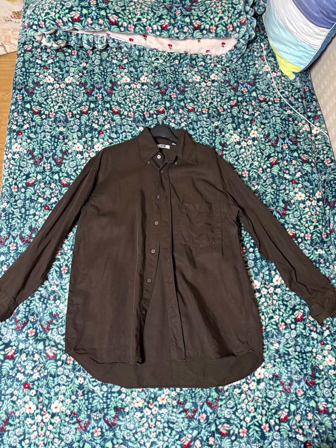 유니클로 U - 브라운 셔츠 상품이미지1