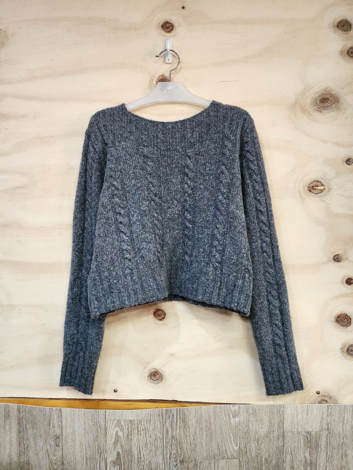 557) 여성 꽈배기 크롭 니트 상품이미지1