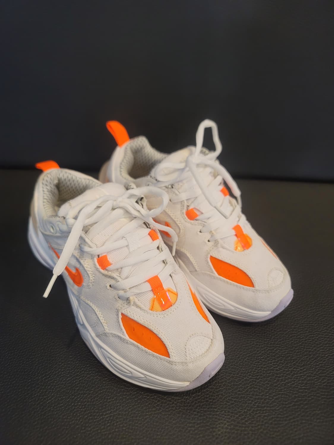 나이키 M2K LX 화이트 하이퍼크림슨 상품이미지3