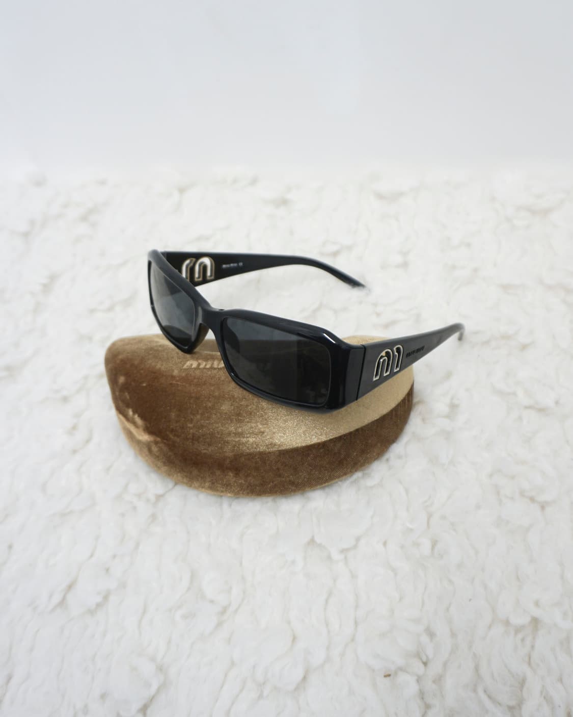 MIU MIU logo temple sunglasses 상품이미지1