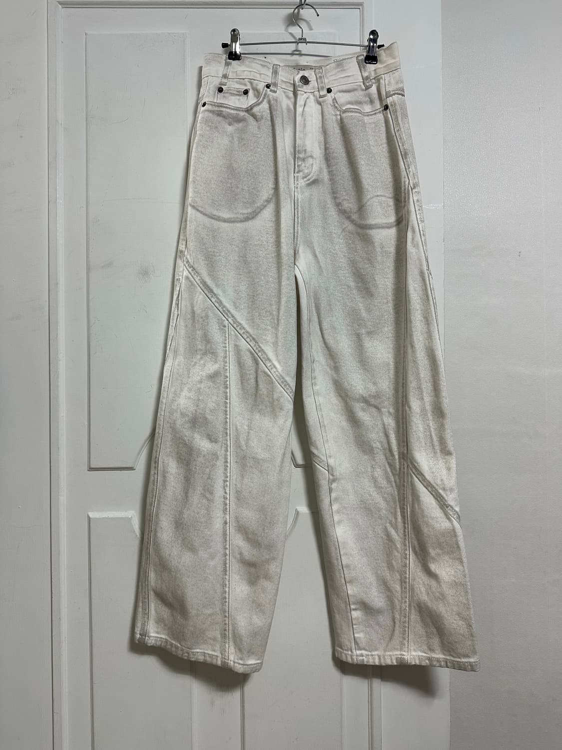 마뗑킴 라인 포인트 페인팅 데님 팬츠 상품이미지1