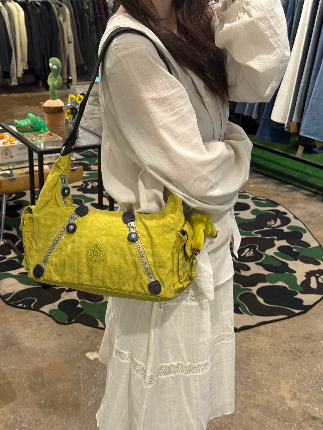 키플링 허니 머스타드에 라임 한스푼 숄더백   상품이미지4