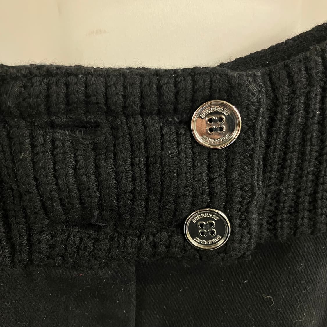 버버리 블랙 니트 배색 미니스커트 상품이미지4