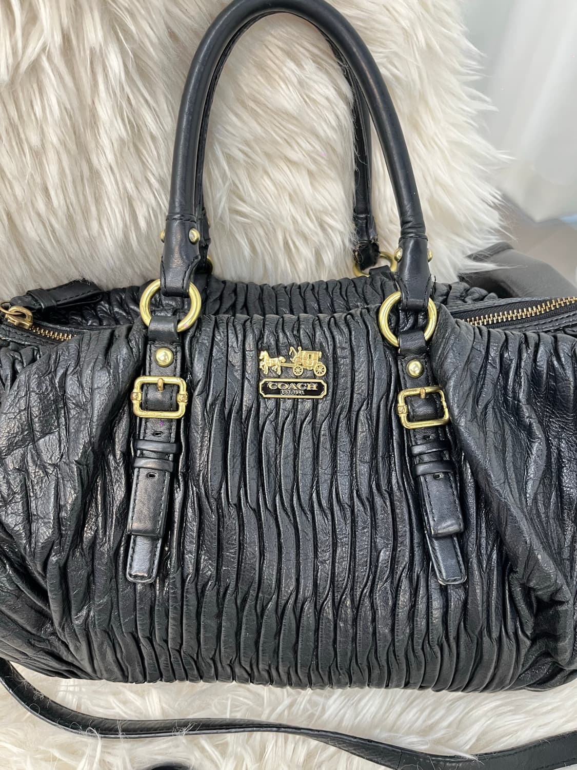 Coach crumpled leather shoulder bag 상품이미지3