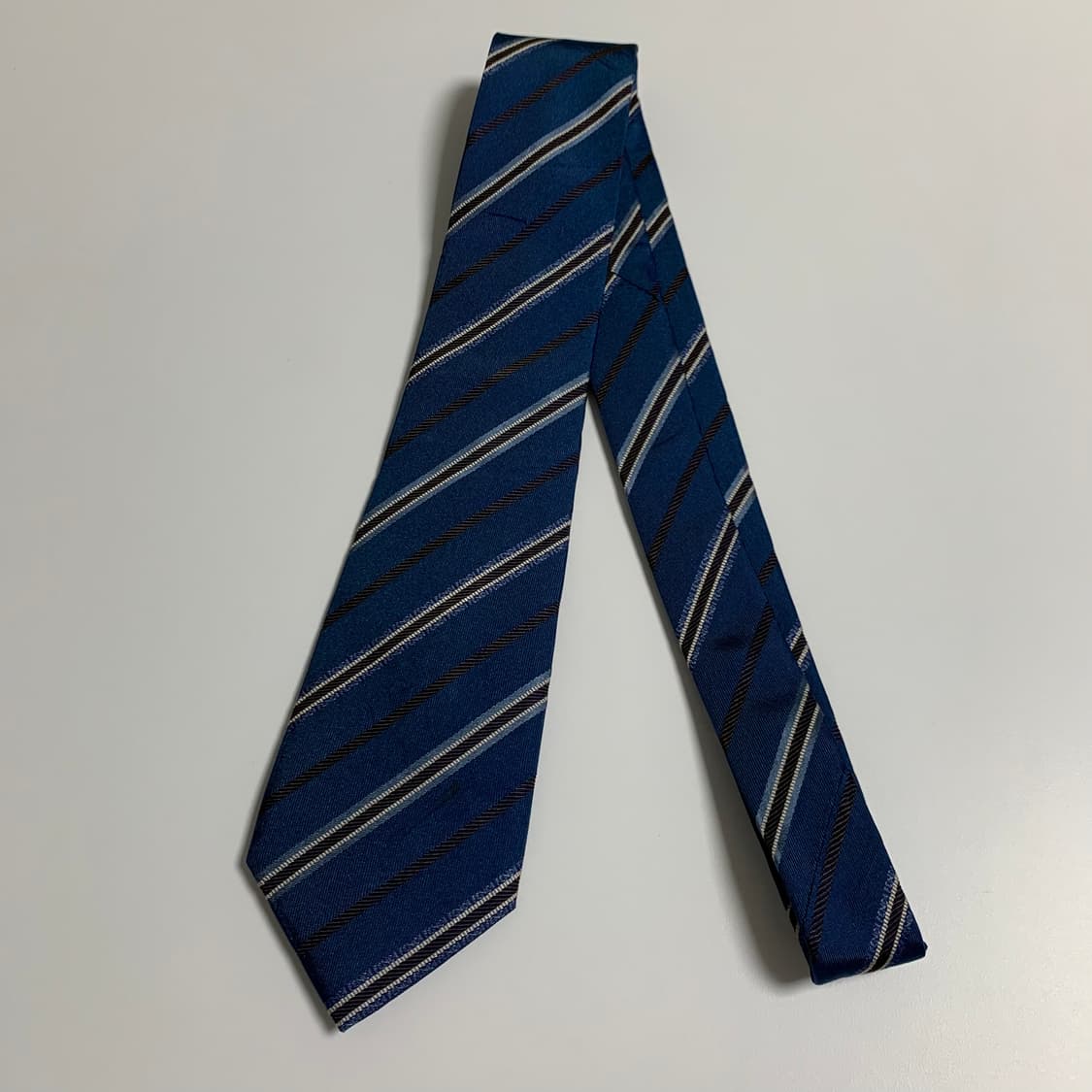 펜디(FENDI) 신형 스트라이프 모노그램 명품넥타이 A등급 이염존재 상품이미지8