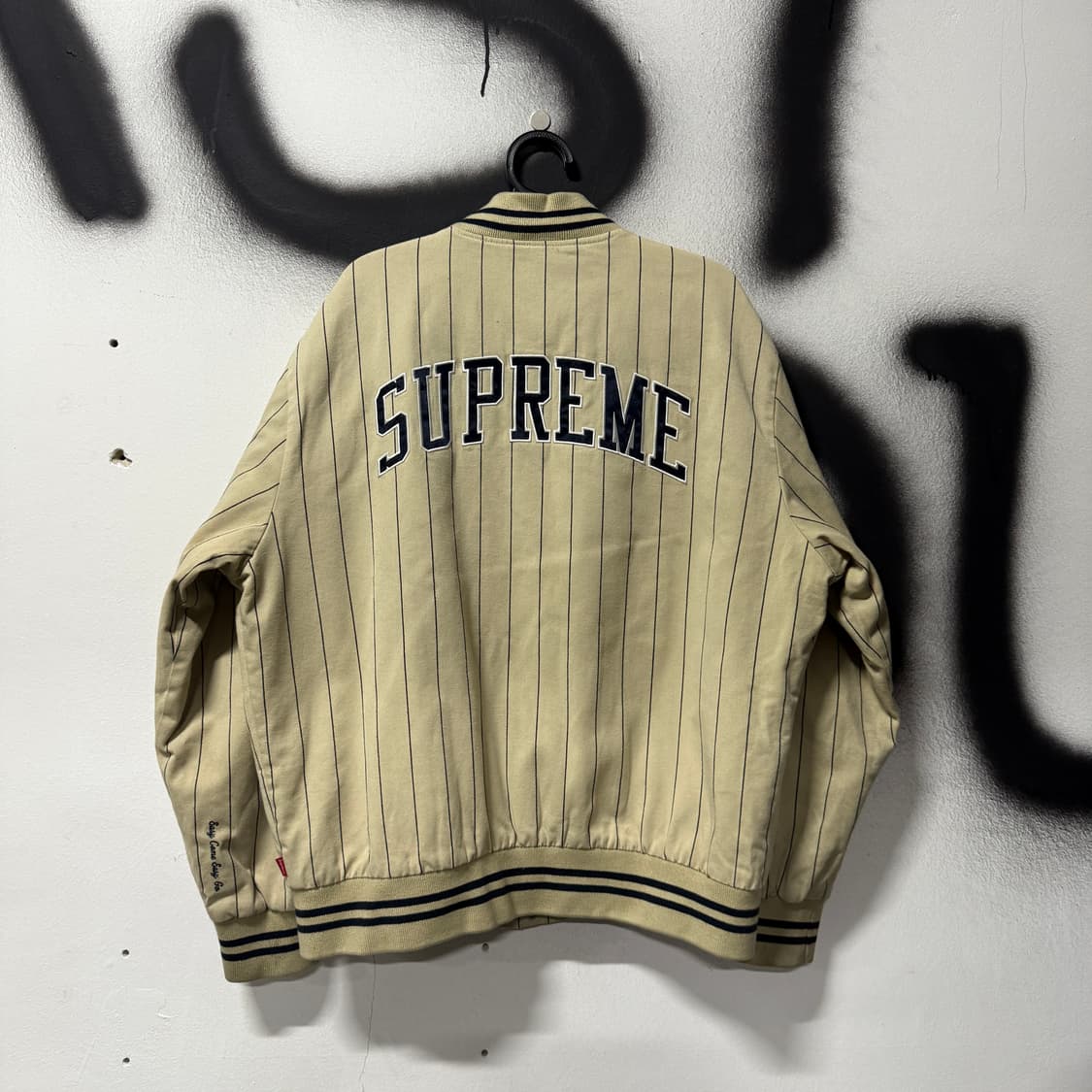 슈프림 19ss 최고 핀스트라이프 바시티 자켓 탄 상품이미지2