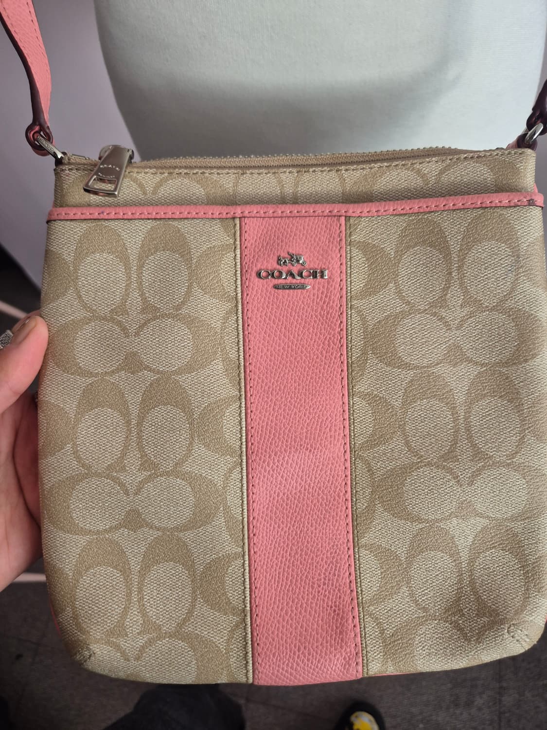 코치크로스백 상품이미지1