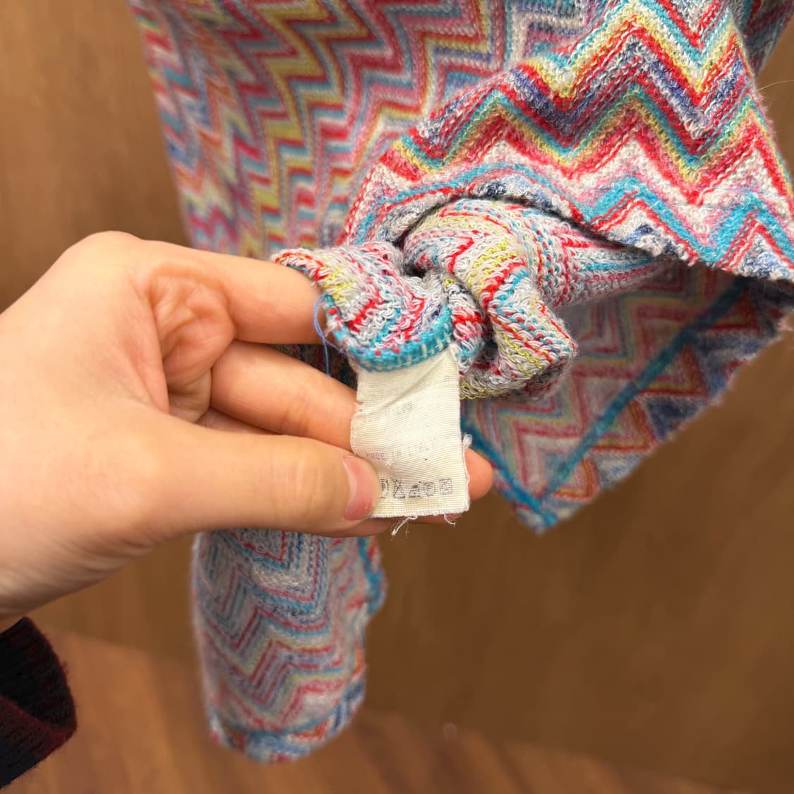 마리아니 라운드넥 반팔 니트 쉐브론 패턴 사이드 슬릿 루즈핏 레인보우 상품이미지8