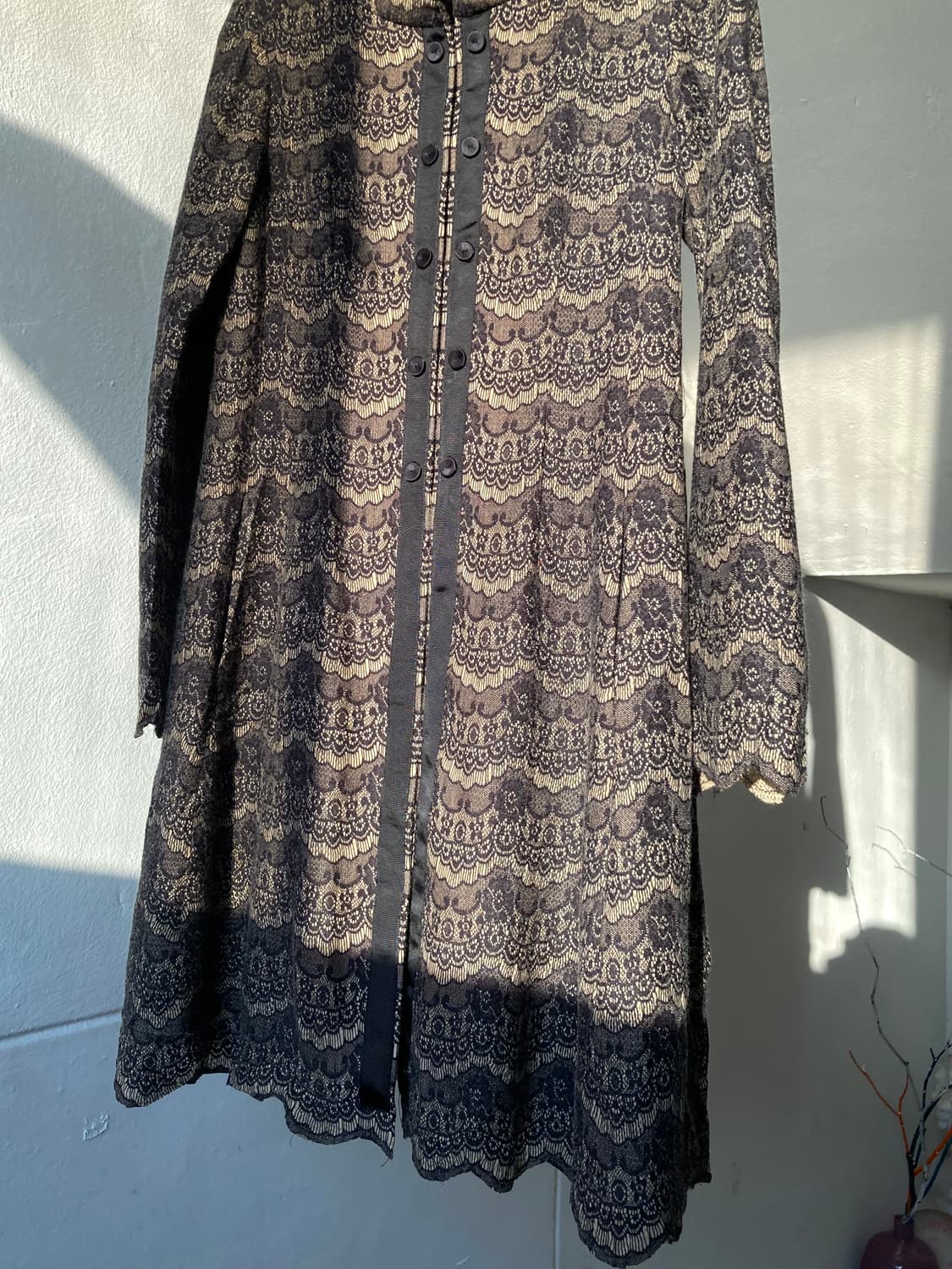 레이스 펀칭 디테일 빈티지 코트 상품이미지3