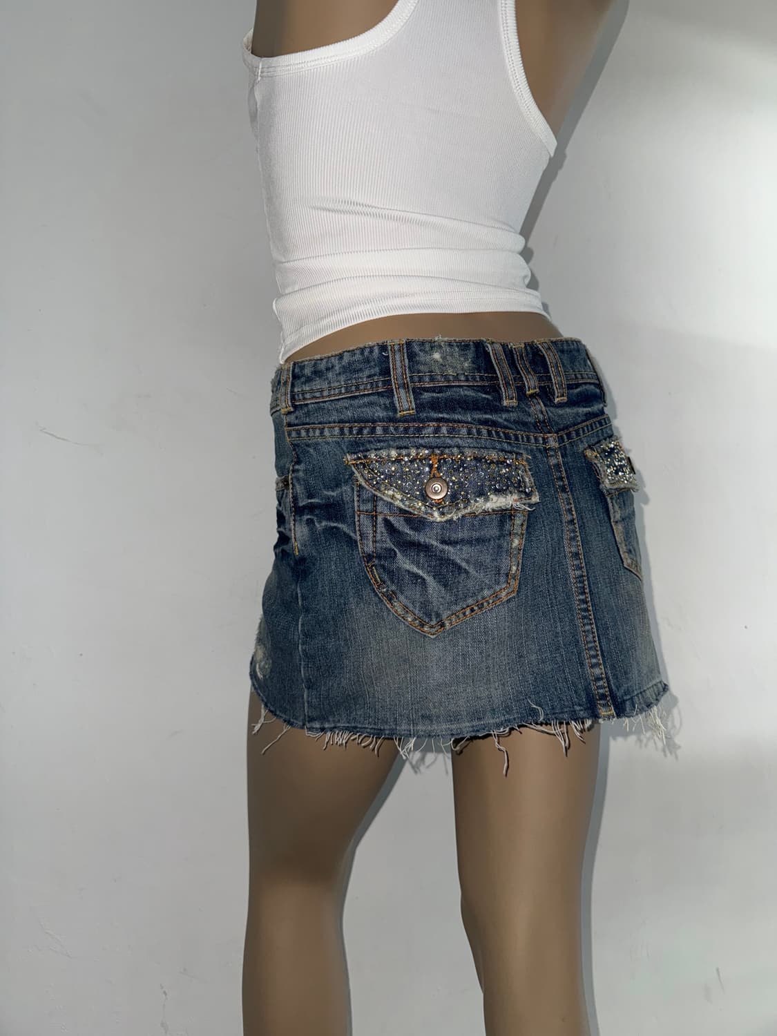 골드 큐빅 디테일 데님 미니 스커트 상품이미지3