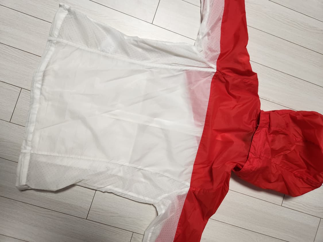 새상품급)아이더 여성 바람막이 M

오염 하자없이 깨끗해요^^

세탁해뒀 상품이미지10