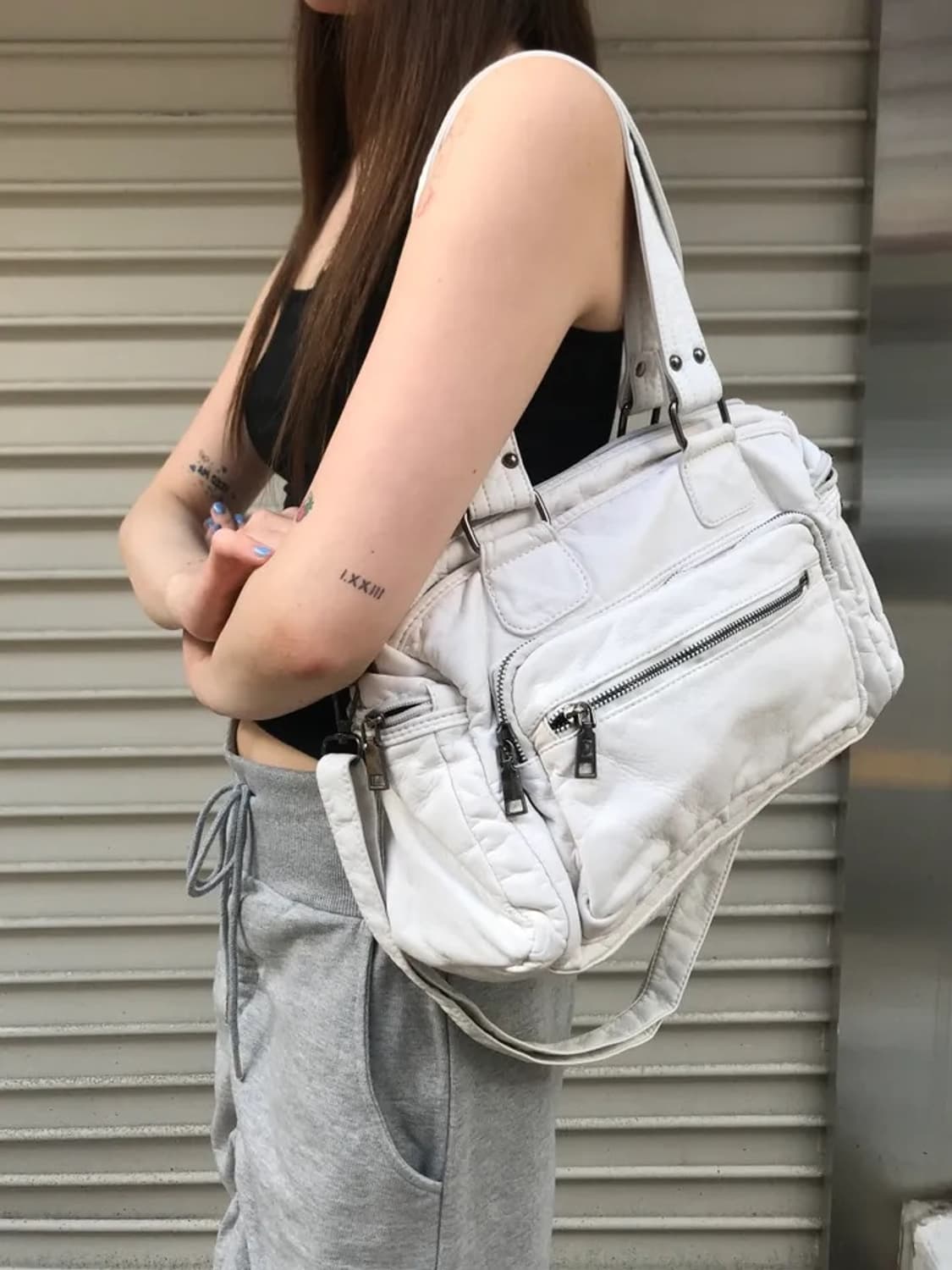 멀티 포켓 레더 숄더백 상품이미지1