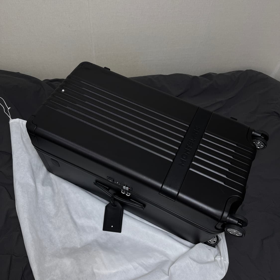 몽블랑 블랙 트렁크 트롤리 캐리어 상품이미지1