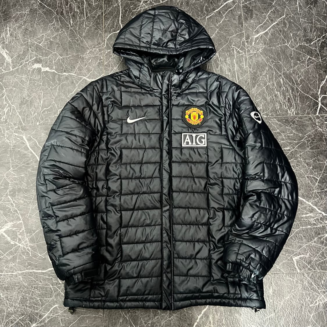 나이키 스우시 AIG 맨체스터 유나이티드 점퍼 자켓 블랙 상품이미지1