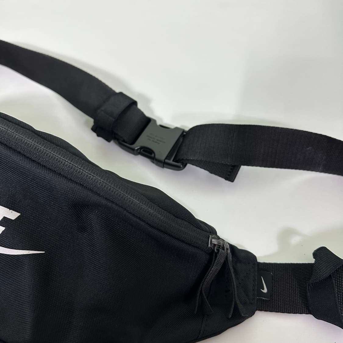 OS 나이키 블랙 힙색 상품이미지2